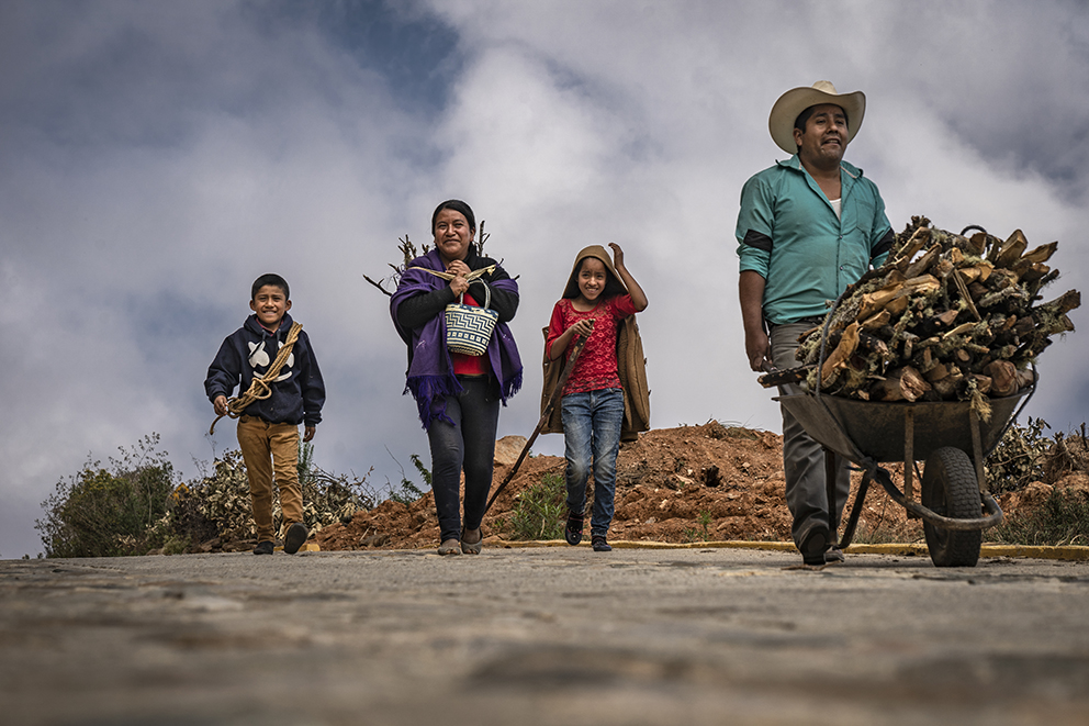 Caminos de Honradez: Autoridades de Usos y Costumbres en Oaxaca Benefician a Comunidades 1 caminos de honradez autoridades de usos y costumbres en oaxaca benefician a comunidades