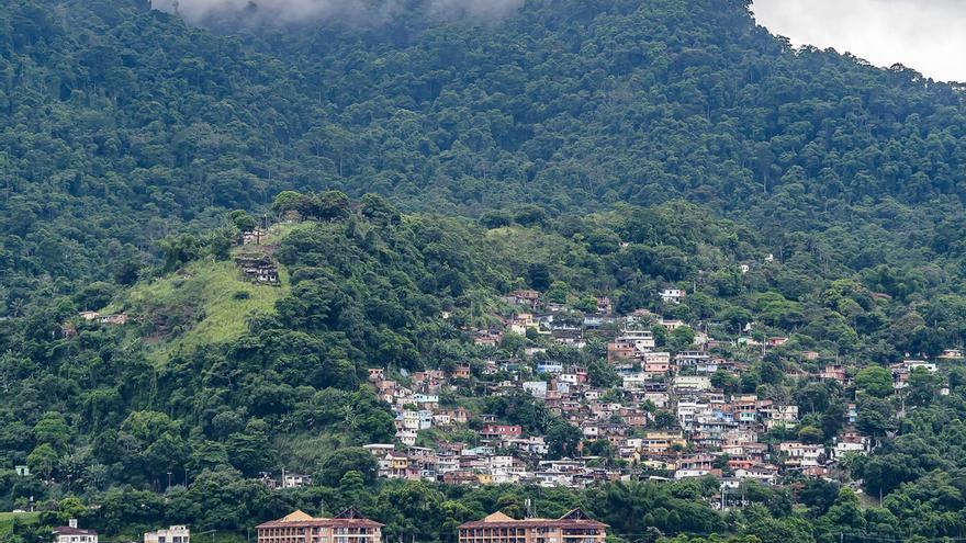 Favelas: ¿Sucursales del Infierno? La cruda realidad de la violencia y el racismo en Brasil 1 favelas sucursales del infierno la cruda realidad de la violencia y el racismo en brasil