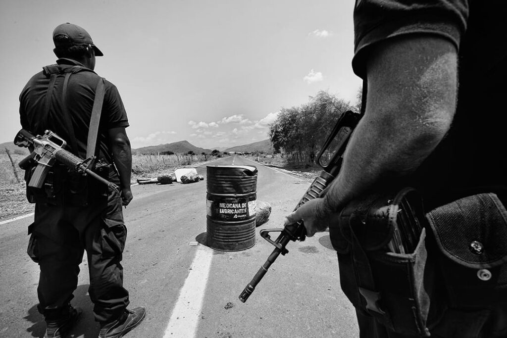 México y EE.UU. se unen para combatir el tráfico de drogas y armas: Un nuevo enfoque de cooperación 1 mexico y ee uu se unen para combatir el trafico de drogas y armas un nuevo enfoque de cooperacion