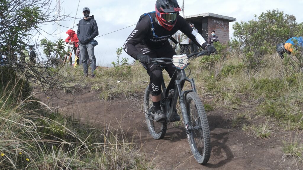 Primeras Aventuras en Barranquilla: Un Accidente y una Lección de Amabilidad Around the World by Bike 1 primeras aventuras en barranquilla un accidente y una leccion de amabilidad around the world by bike