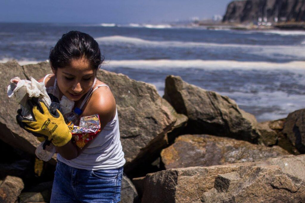 Comunidades costeras y su lucha contra la contaminación marina 1 comunidades costeras y su lucha contra la contaminacion marina