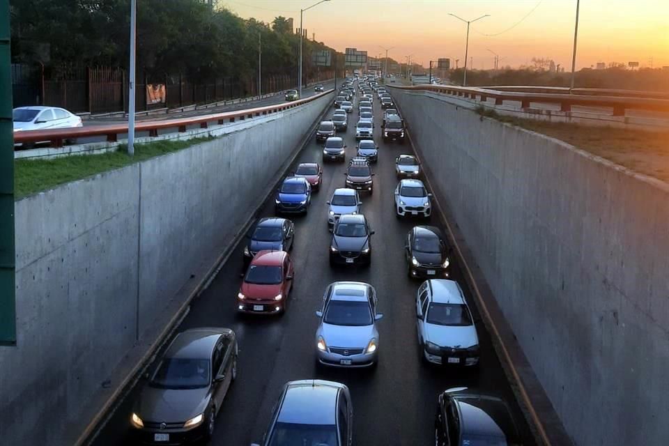 Tráfico en Tiempo Real: Avenida Constitución, Monterrey 1 trafico en tiempo real avenida constitucion constitucion monterrey