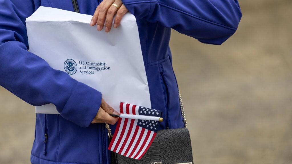 Abogado de Inmigración de Univision: 'Parole in Place' ya se puede solicitar - ¡Conoce los detalles! 1 abogado de inmigracion de univision parole in place ya se puede solicitar conoce los detalles
