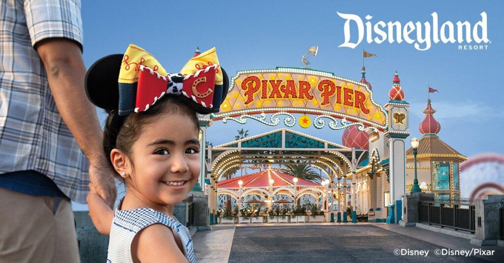 ¡Gana boletos a Disneyland Resort con Univision 34! ¡Inscríbete ya! 1 Disneyland Resort