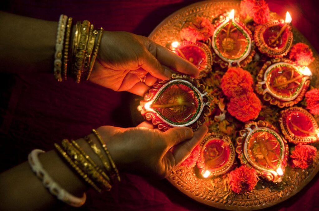 Happy Diwali : Descubre su Origen y Celebración Mundial 1 happy diwali descubre su origen y celebracion mundial