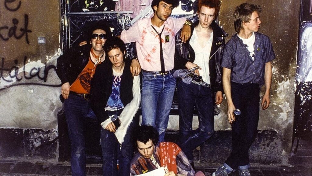 Johnny Rotten y Sex Pistols: Distancia y Nuevo Capítulo Musical 1 johnny rotten y sex pistols distancia y nuevo capitulo musical