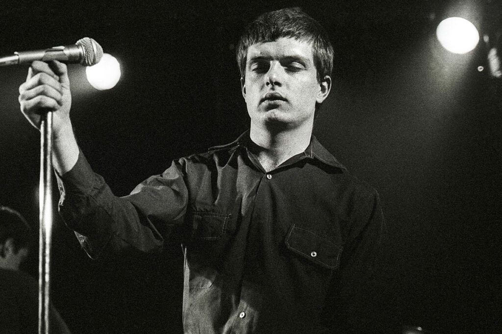Ian Curtis Joy Division: El Legado Oscuro Tras su Muerte 1 ian curtis joy division el legado oscuro tras su muerte