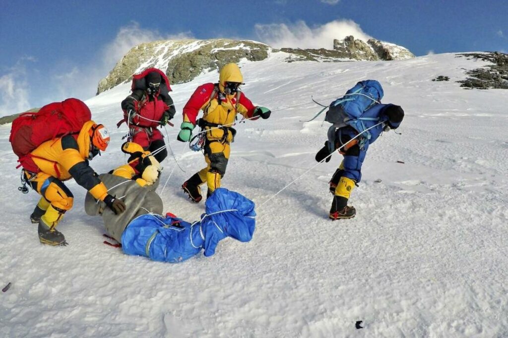 Bodies on Everest: El deshielo revela secretos mortales y basura 1 bodies on everest el deshielo revela secretos mortales y basura