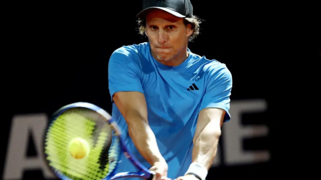 Diego Forlán: Del Fútbol al Tenis Profesional a los 45 1 diego forlan del futbol al tenis profesional a los 45