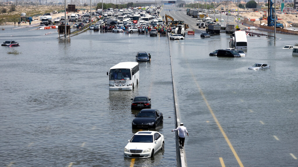 Flooding Dubai: Impacto, Causas y Consecuencias Detalladas 1 flooding dubai impacto causas y consecuencias detalladas