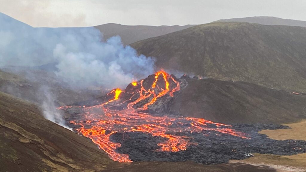 Iceland Earthquake: ¿Volcanes en Erupción Tras 20,000 Sismos? 1 iceland earthquake volcanes en erupcion tras 20000 sismos