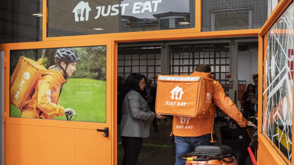 Just Eat Deja Londres: Adiós a la Bolsa, ¡Menos Costos! 1 just eat deja londres adios a la bolsa menos costos