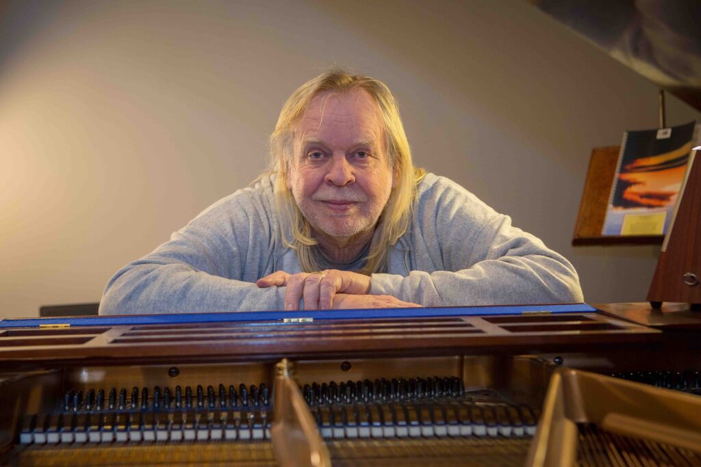 Rick Wakeman Yes: El Regreso Triunfal del Rock Progresivo 1 rick wakeman yes el regreso triunfal del rock progresivo